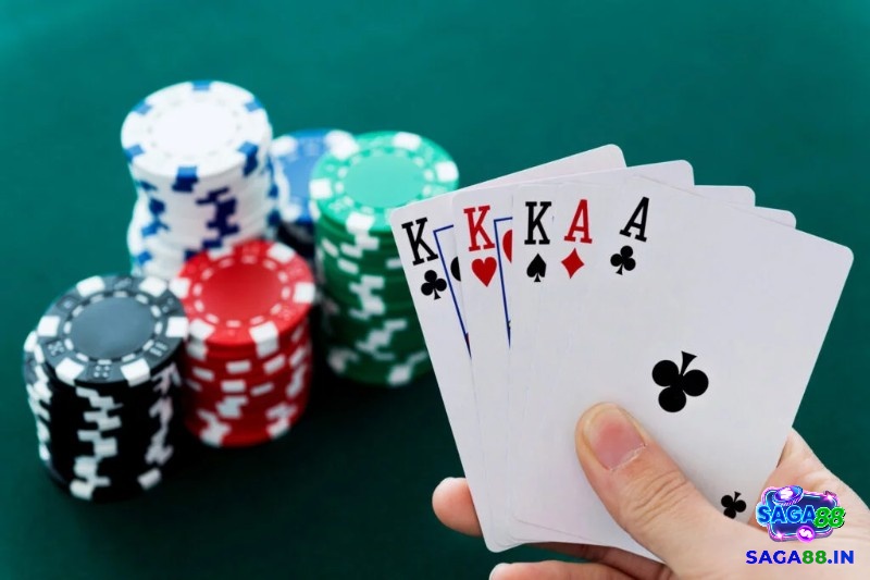 Cách tính Equity Poker đòi hỏi mô phỏng các lá bài chưa được chia, tính toán tỷ lệ chiến thắng và có thể sử dụng phần mềm để đạt được kết quả chính xác.